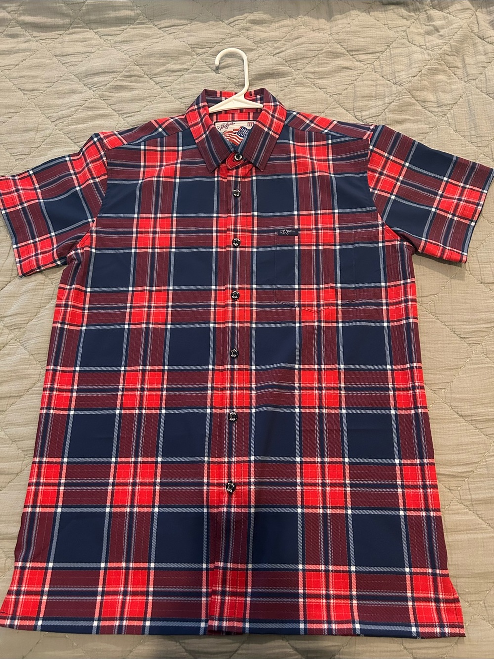 Men's Short Sleeve Plaid Button-Down Shirt in Red and Navy